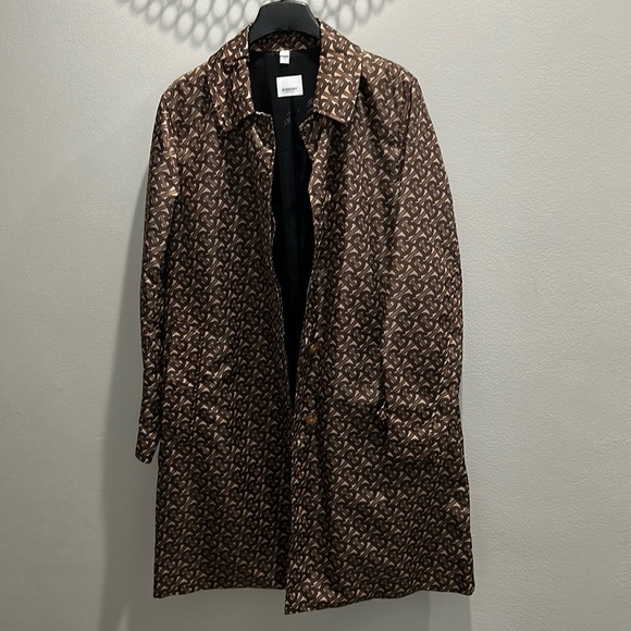 Burberry coat - Picture 4 of 13